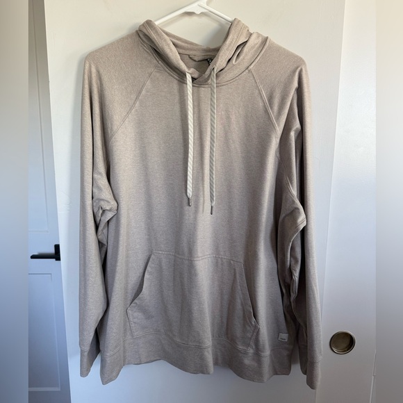 Vuori Tops - Vuori Halo Oversized Hoodie Size Medium